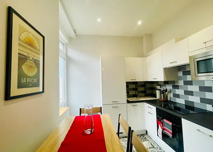 Charming Flat Ideal Location, 2 Bedroom 5 Pers Max