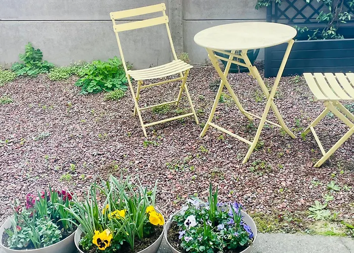 Charming Flat Ideal Location, 2 Bedroom 5 Pers Max