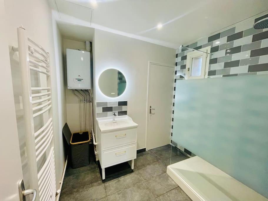 Charming Flat Ideal Location, 2 Bedroom 5 Pers Max Lilla